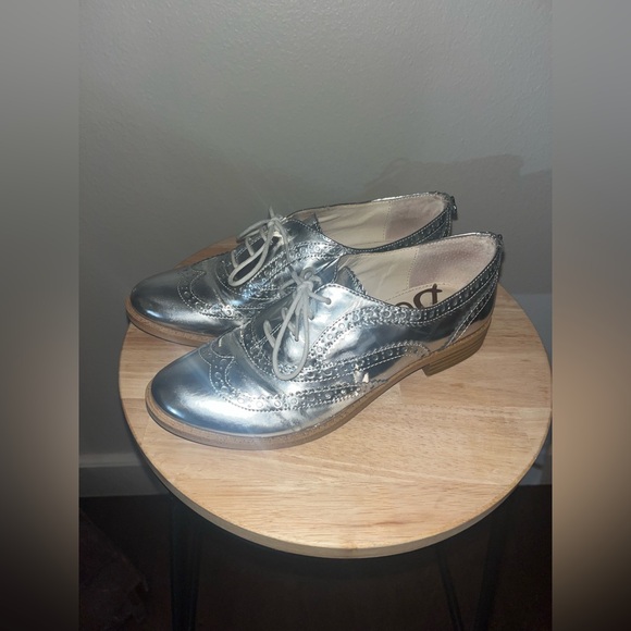 Sam Edelman size 6.5 women’s Jerome Oxford metallic silver wingtip - Picture 1 of 4